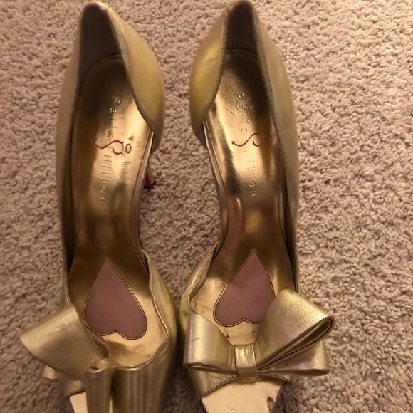 Women’s Gold Bow-tie Heels - Picture 2 of 2